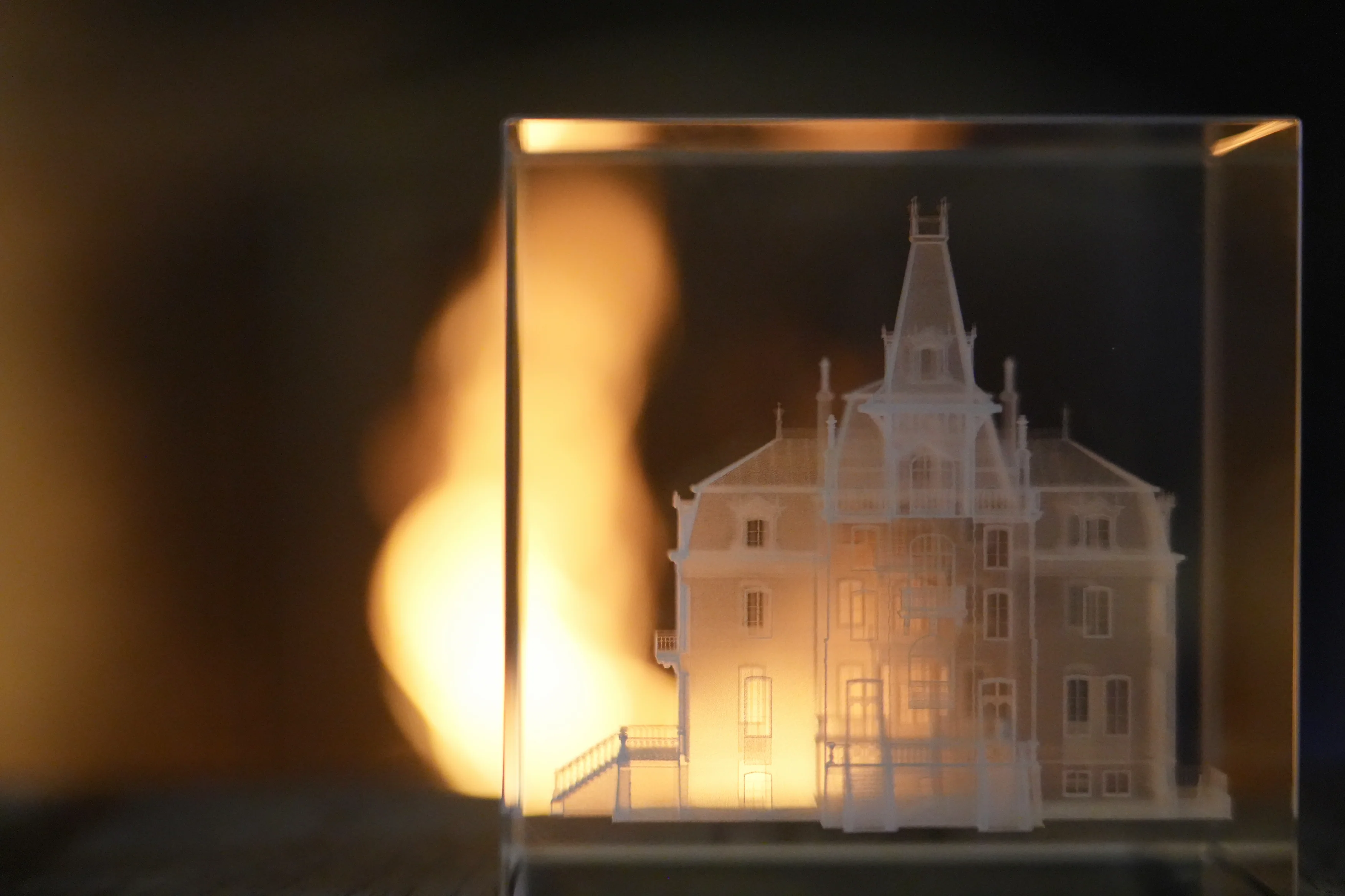 Crystal 3D Laser-Etched Château de Chaumont Cube